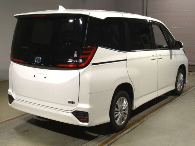TOYOTA NOAH 2023