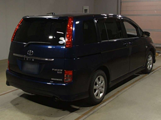 TOYOTA ISIS 2010