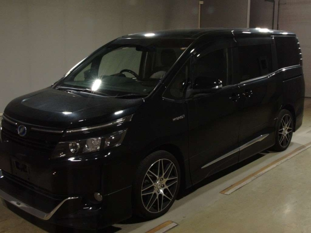 TOYOTA VOXY 2015