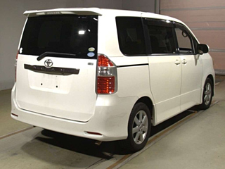TOYOTA NOAH 2008