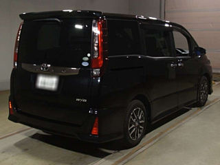 TOYOTA NOAH 2017