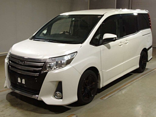 TOYOTA NOAH 2014