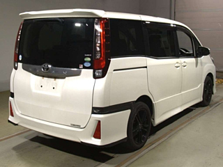 TOYOTA NOAH 2014