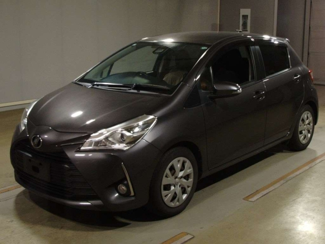 TOYOTA VITZ 2017