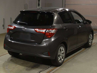 TOYOTA VITZ 2017