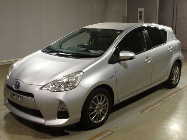 TOYOTA AQUA 2013