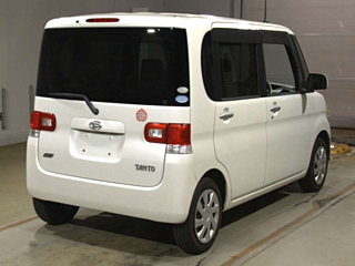 DAIHATSU TANTO 2011