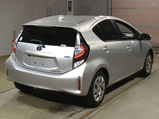 TOYOTA AQUA 2021