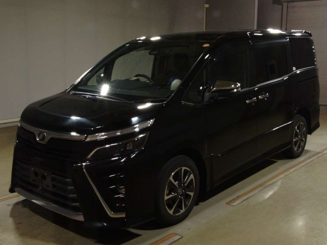 TOYOTA VOXY 2018