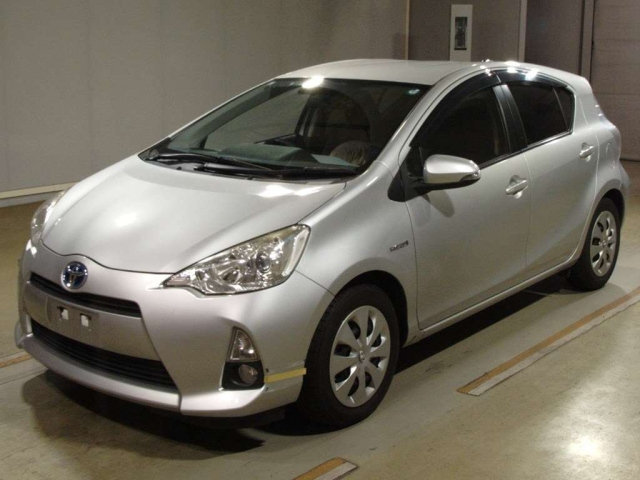 TOYOTA AQUA 2015