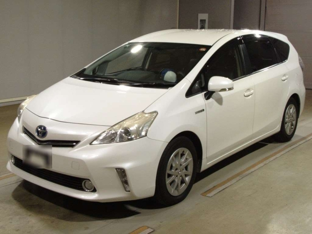 TOYOTA PRIUS ALPHA 2013