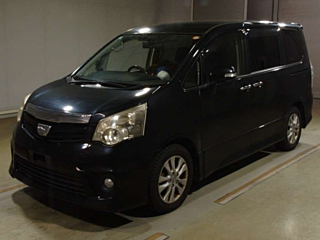 TOYOTA NOAH 2012