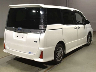 TOYOTA VOXY 2021
