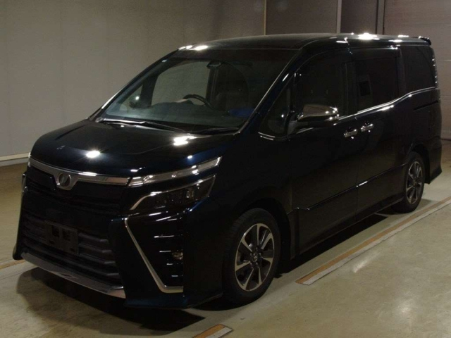 TOYOTA VOXY 2018