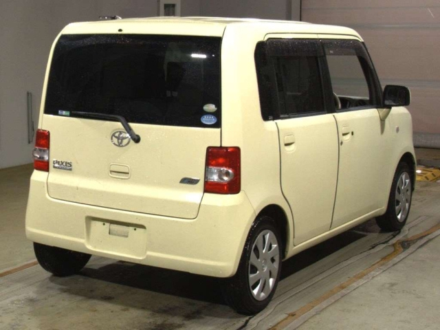TOYOTA PIXIS SPACE 2012