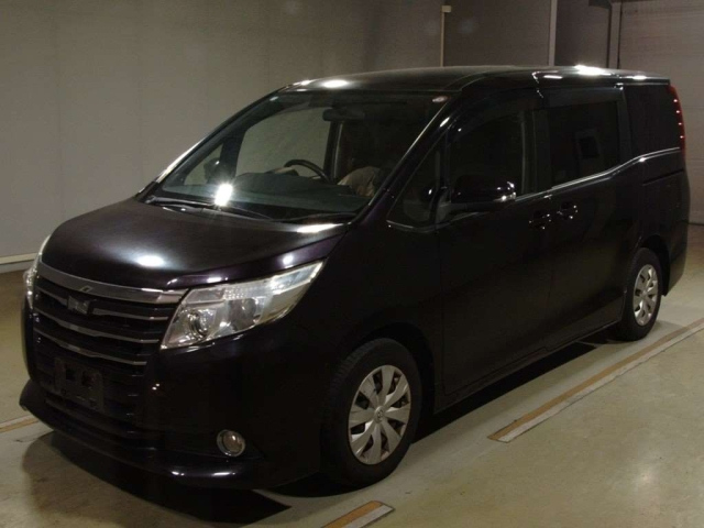 TOYOTA NOAH 2014