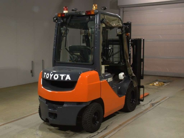 TOYOTA FORKLIFT 2017