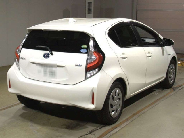 TOYOTA AQUA 2017