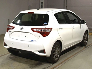 TOYOTA VITZ 2017