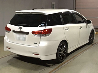 TOYOTA WISH 2011