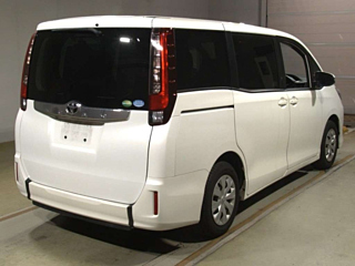 TOYOTA NOAH 2016