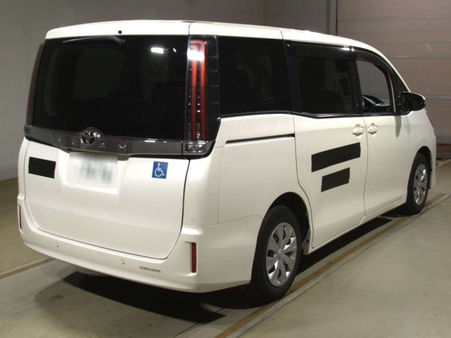 TOYOTA NOAH 2021