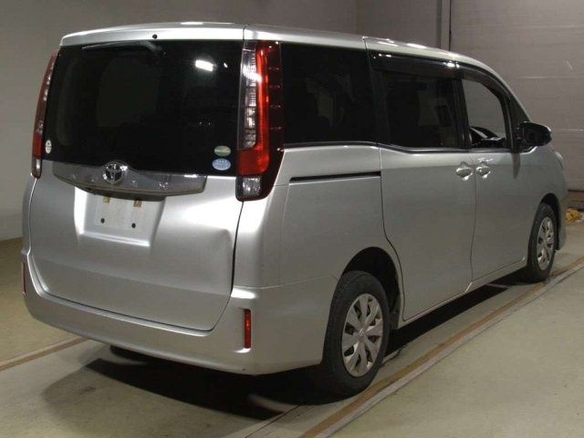 TOYOTA NOAH 2016