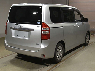 TOYOTA NOAH 2012