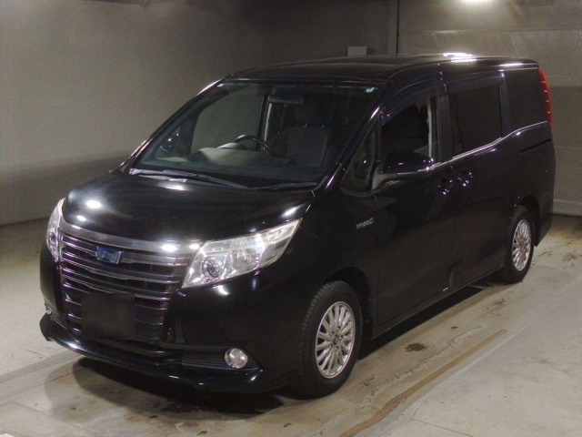 TOYOTA NOAH 2015