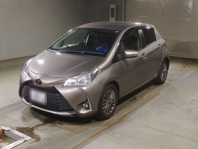 TOYOTA VITZ 2017