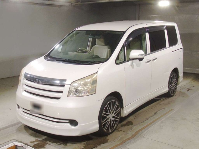 TOYOTA NOAH 2008