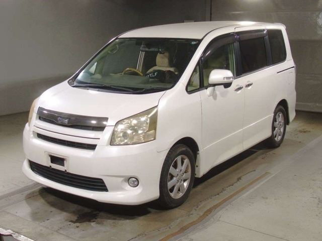 TOYOTA NOAH 2009