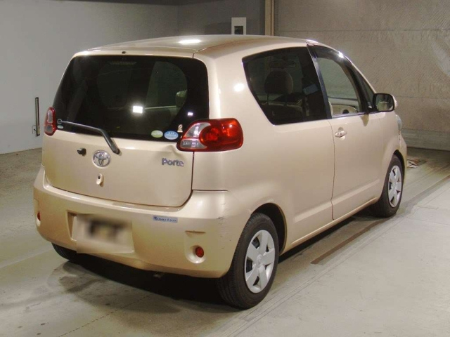 TOYOTA PORTE 2010