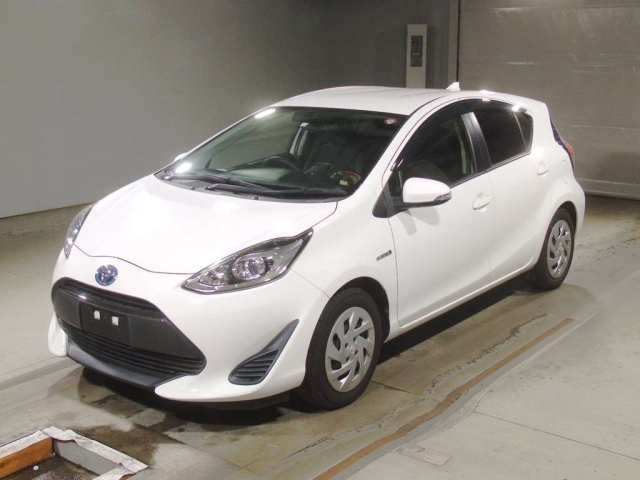 TOYOTA AQUA 2017