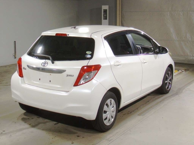 TOYOTA VITZ 2012