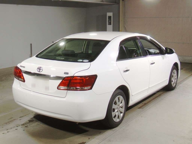 TOYOTA PREMIO 2018