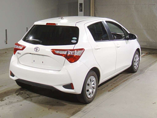 TOYOTA VITZ 2017