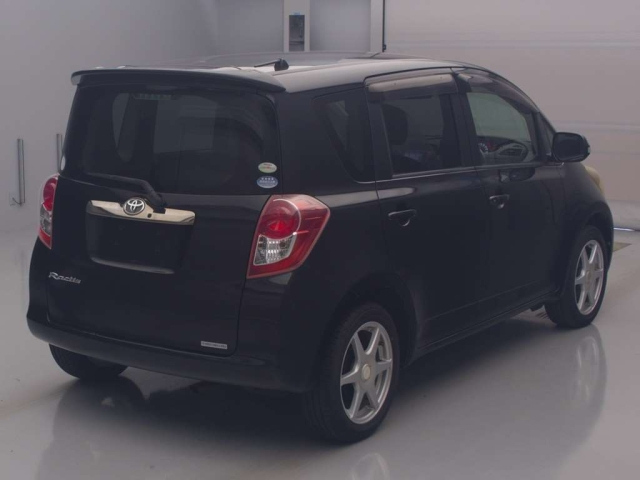 TOYOTA RACTIS 2010
