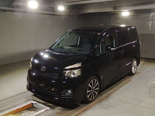 TOYOTA VOXY 2010