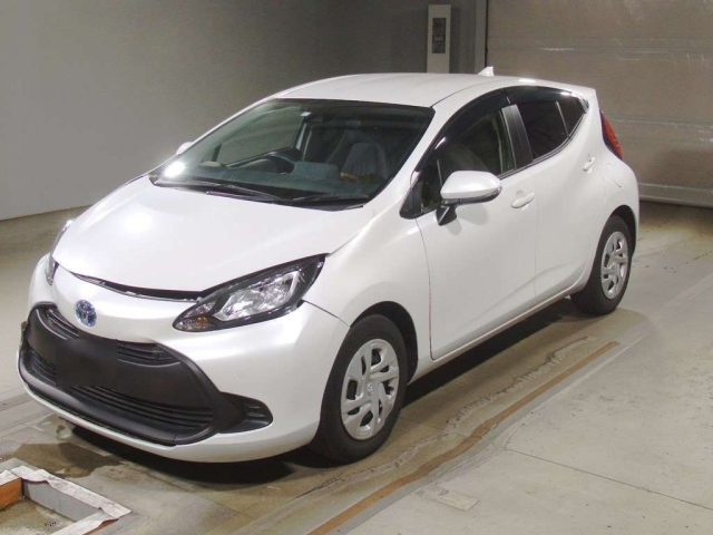 TOYOTA AQUA 2023