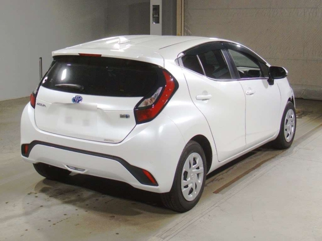 TOYOTA AQUA 2023