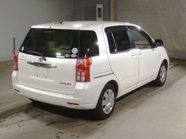 TOYOTA RAUM 2010