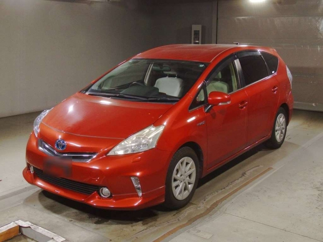 TOYOTA PRIUS ALPHA 2013