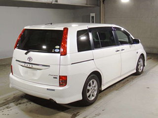 TOYOTA ISIS 2010
