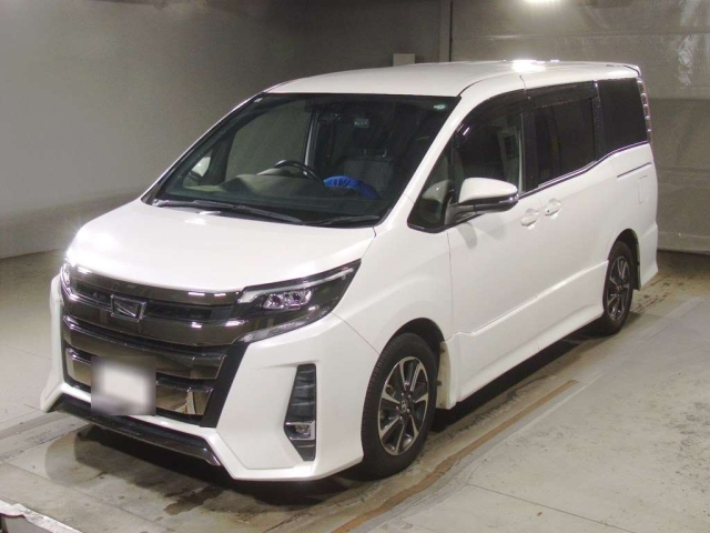 TOYOTA NOAH 2017
