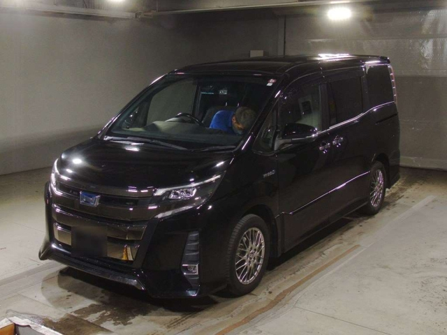 TOYOTA NOAH 2018