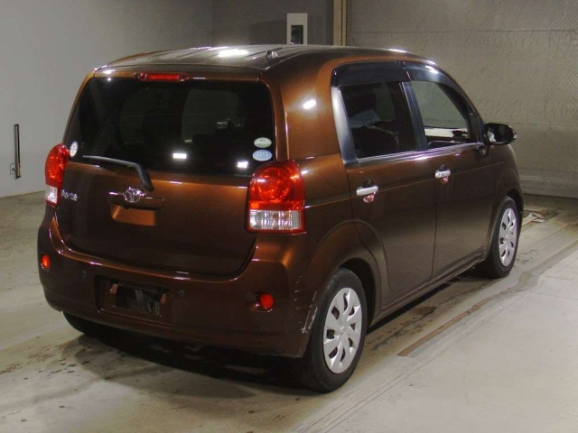 TOYOTA PORTE 2016