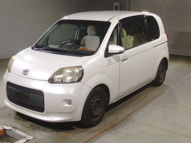 TOYOTA PORTE 2013
