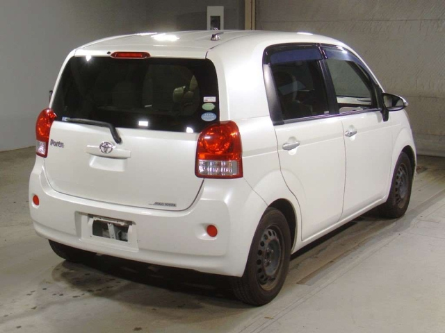 TOYOTA PORTE 2013