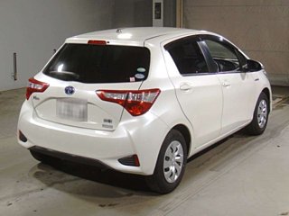 TOYOTA VITZ 2017